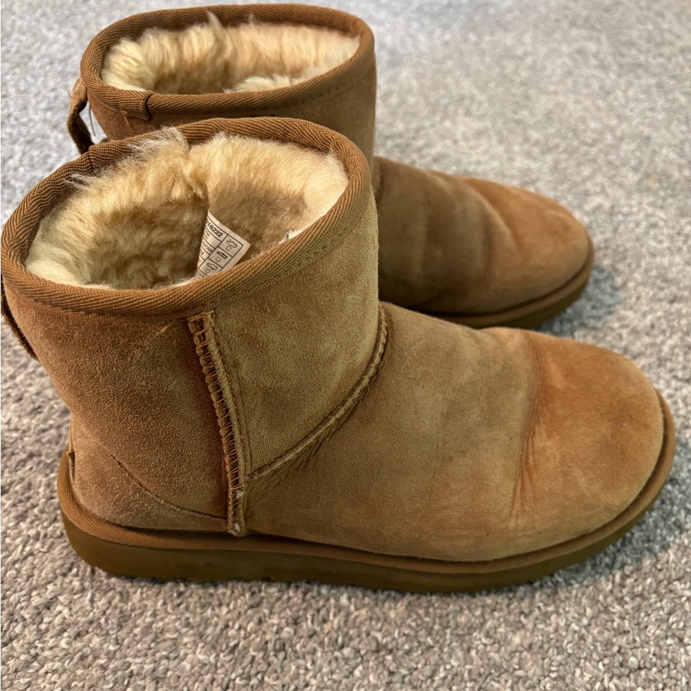 Used UGGS size 7 women’s